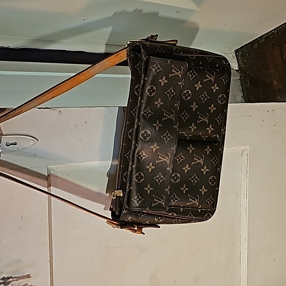 Purse - Picture 2 of 2